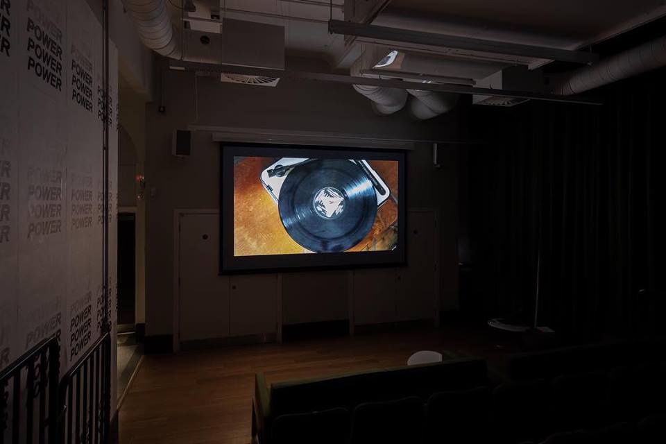 projection of the video mud mask